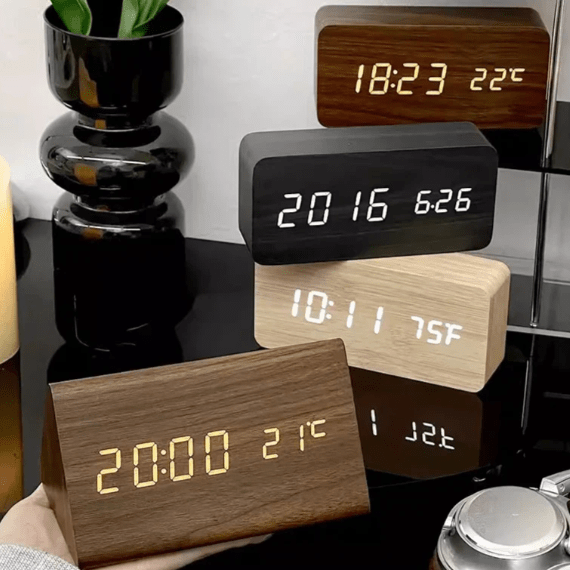 WOODSENSE – Orologio in legno LED con controllo vocale per un'elegante visualizzazione del tempo