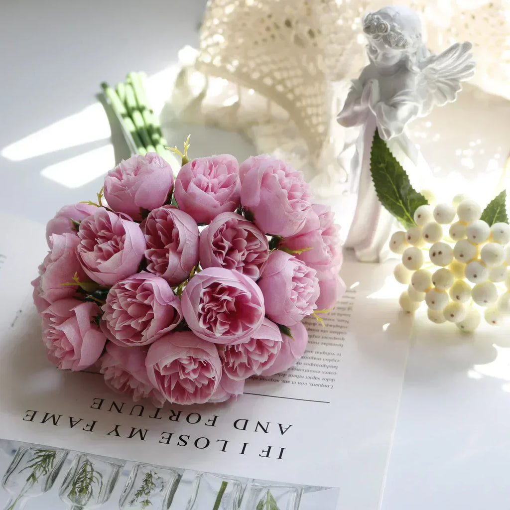 Bouquet di Peonie in Seta Romantico di Lyra con 27 Fiori Realistici