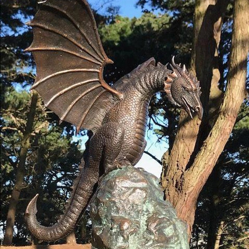 Maestosa scultura fontana di drago sputafuoco