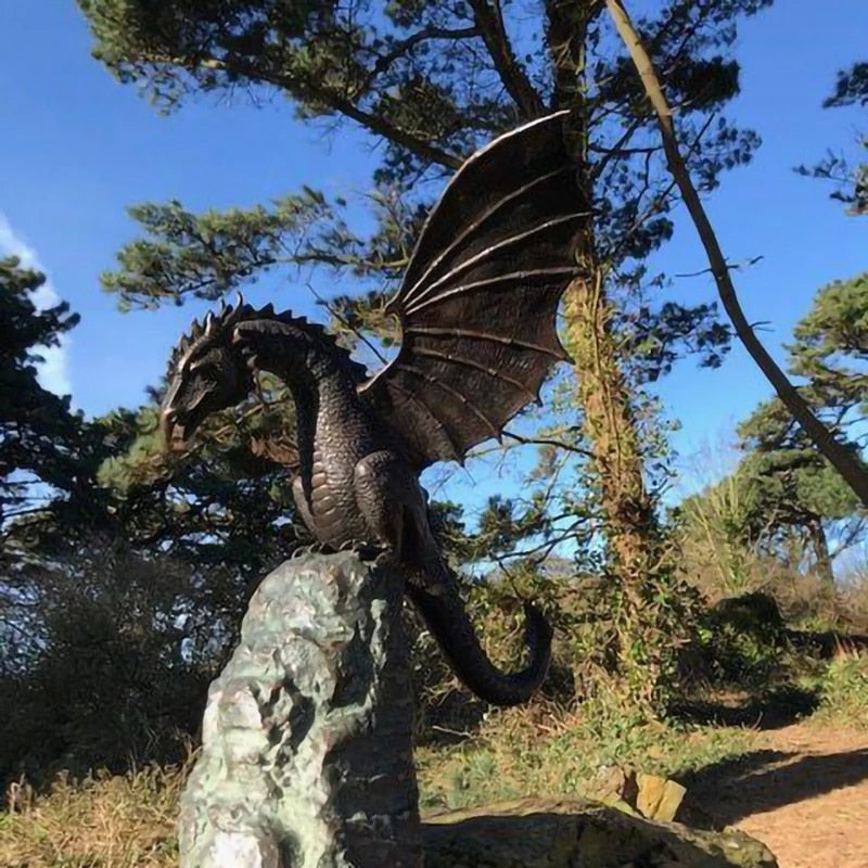 Maestosa scultura fontana di drago sputafuoco