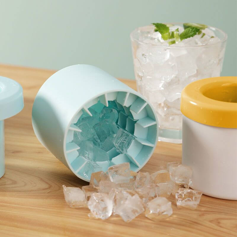 FrozenIce - Distributore di cubetti di ghiaccio portatile in silicone con coperchio