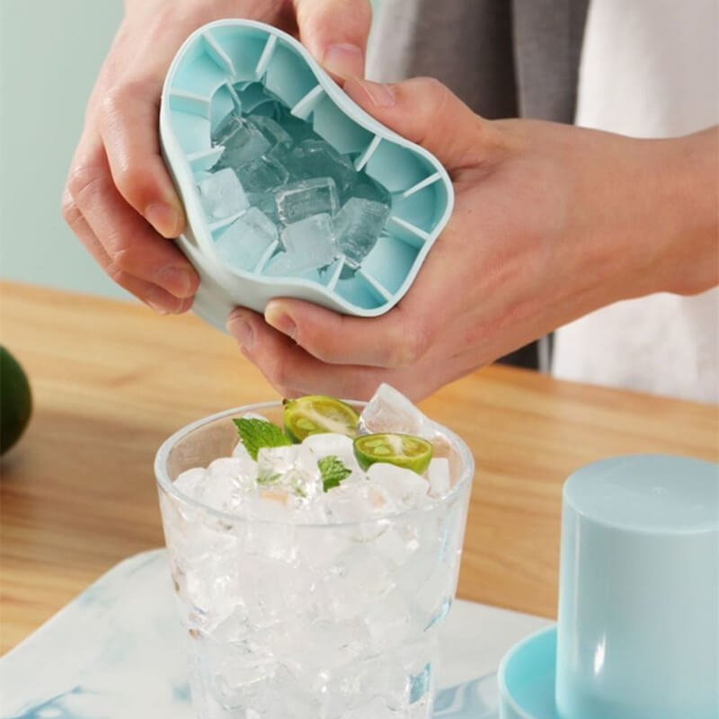 FrozenIce - Distributore di cubetti di ghiaccio portatile in silicone con coperchio