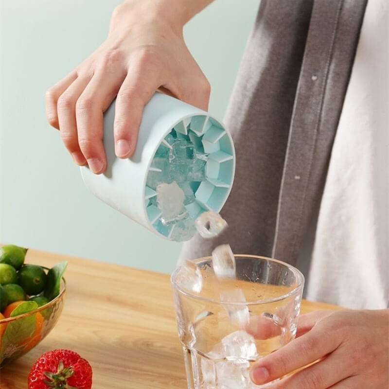 FrozenIce - Distributore di cubetti di ghiaccio portatile in silicone con coperchio