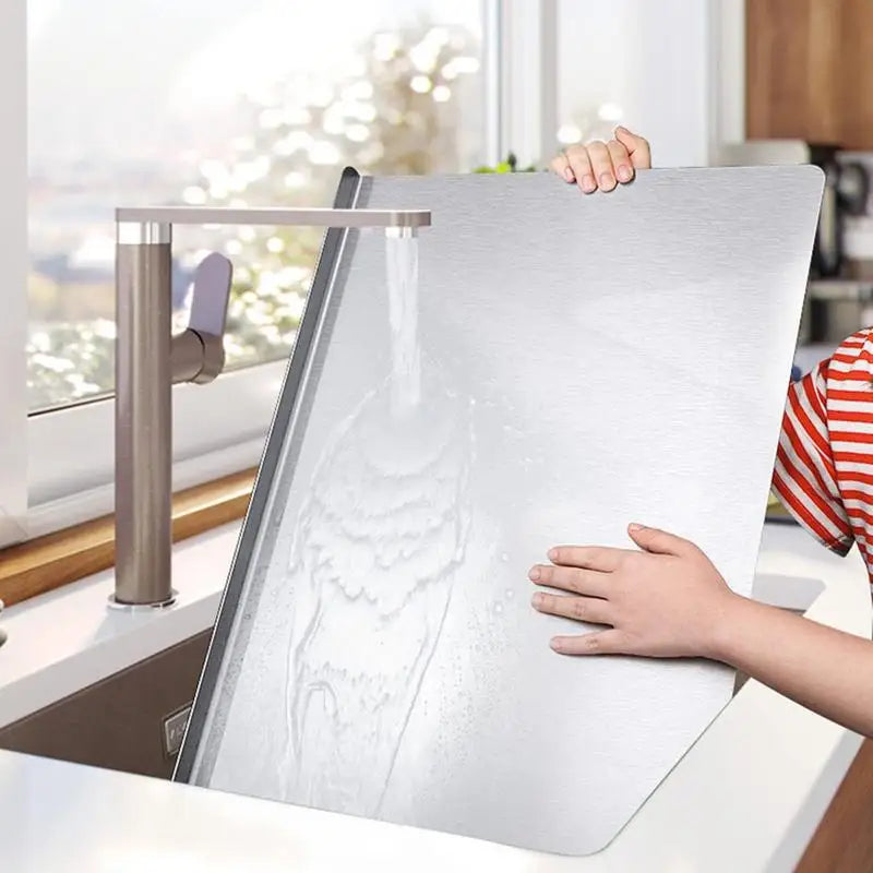 Brehn | SliceGrip – Tagliere in acciaio inox con superficie antiscivolo e rialzata