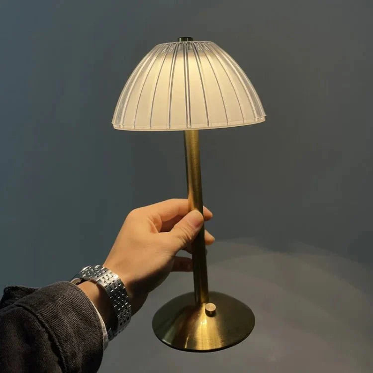 Lampada da tavolo – Ottone & Acrilico – Luce Calda – Design Moderno – Ideale per Comodino o Scrivania