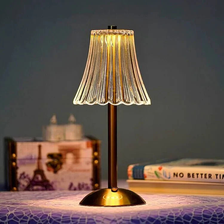 Lampada da tavolo – Ottone & Acrilico – Luce Calda – Design Moderno – Ideale per Comodino o Scrivania