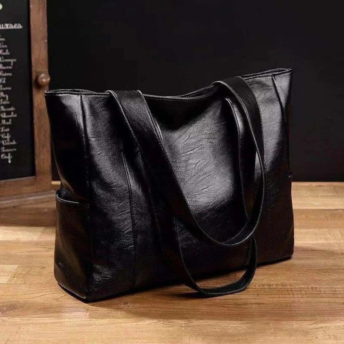 VINTARIS – Elegante borsa a tracolla in pelle con tocco retrò e superficie liscia