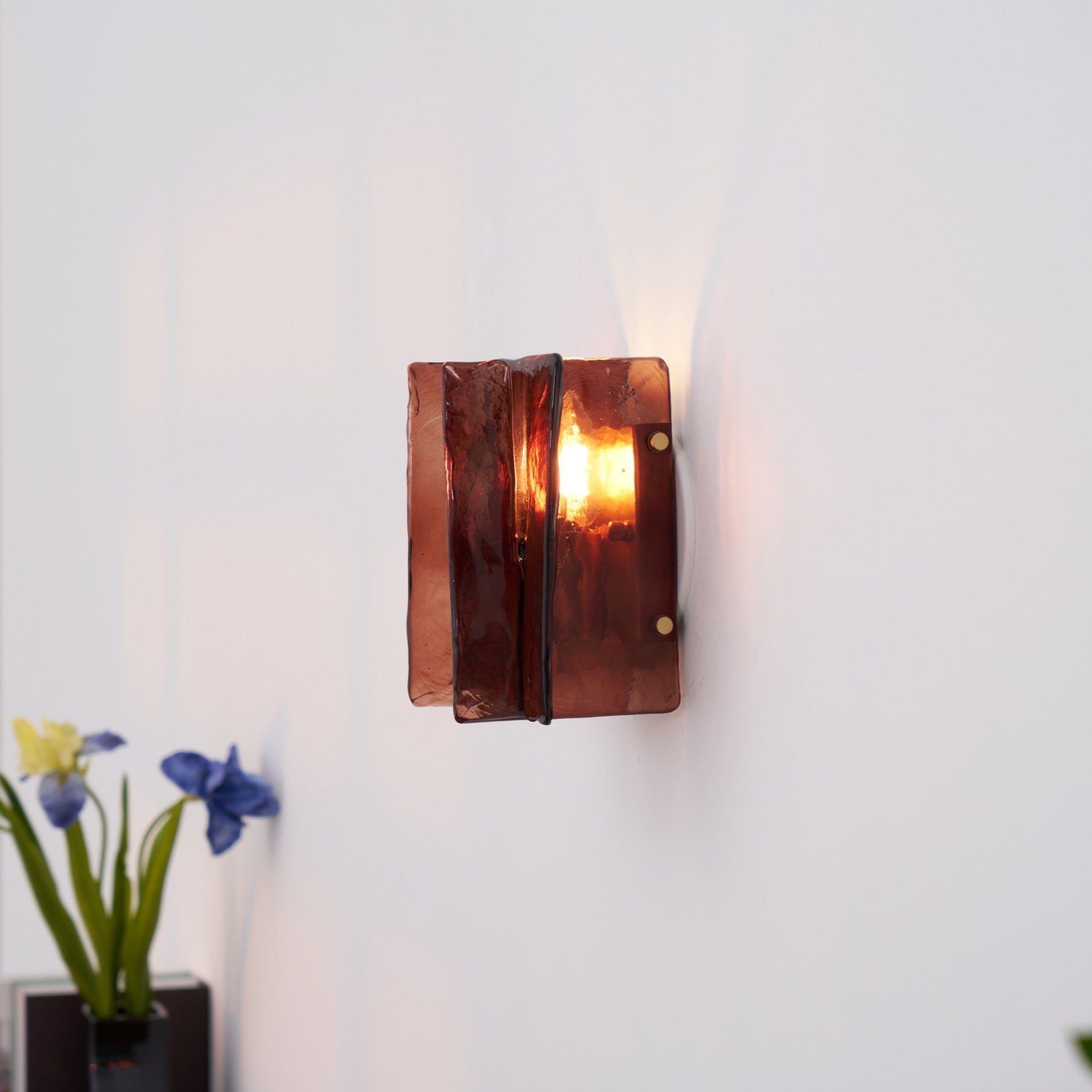 Lampada da Parete Vasimo – Metallo Color Oro – Rosso – E14 – Design Elegante