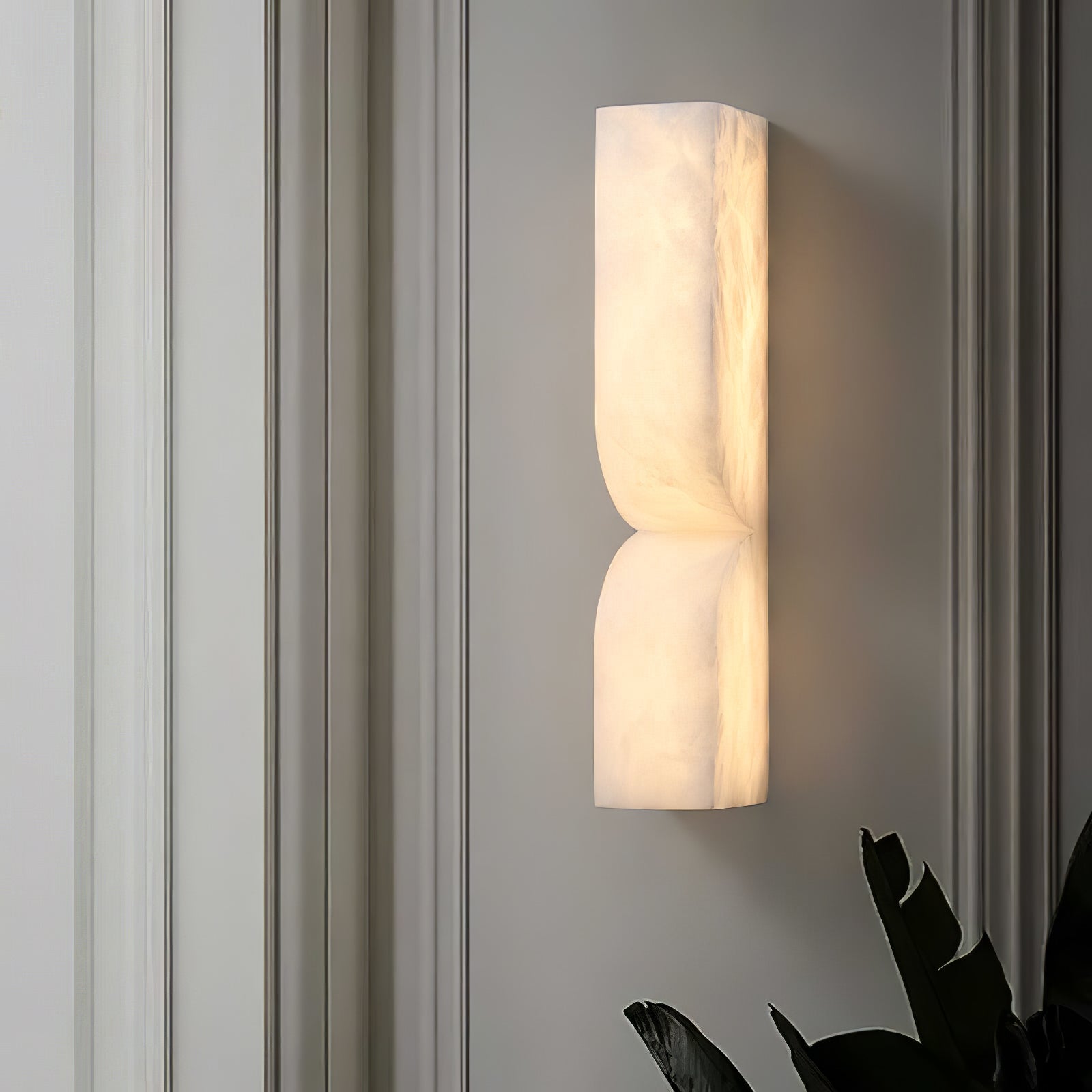 Lampada da Parete – Alabastro & Metallo – Nero – Verticale – Design Elegante per Illuminazione Stile