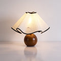 Lampada da tavolo Wave – Noce – Beige – 25×25×50 cm – Accento luminoso scultoreo per eleganza e calore