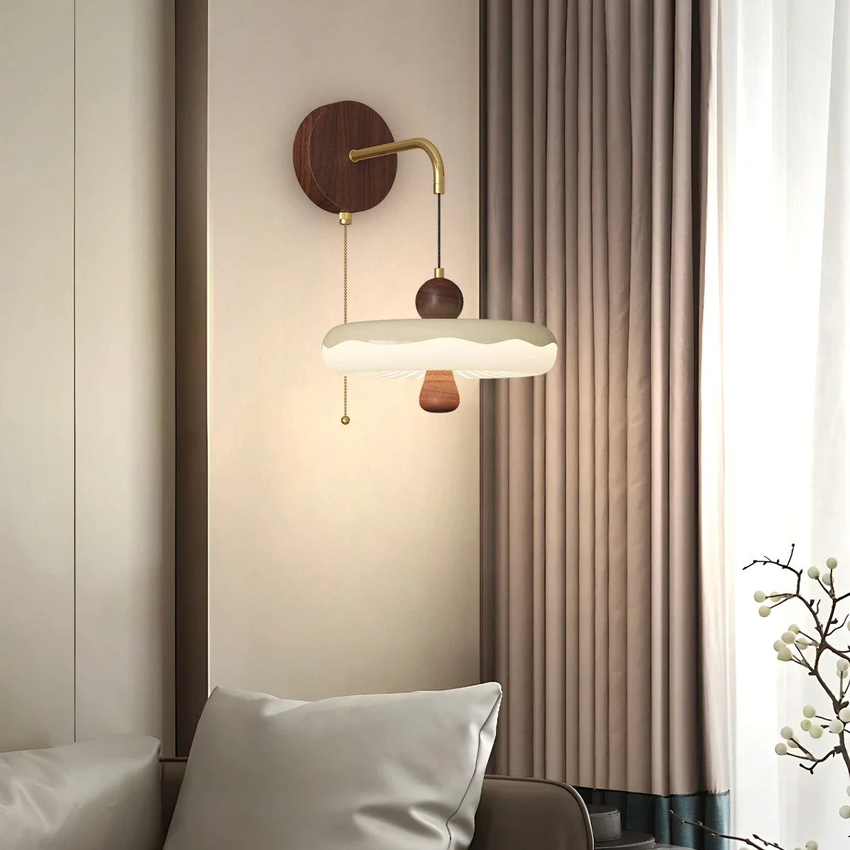 Lampada da Parete Zelani – Tessuto – Crema – Mensola in Legno Integrata – Design Scandinavo per Interni