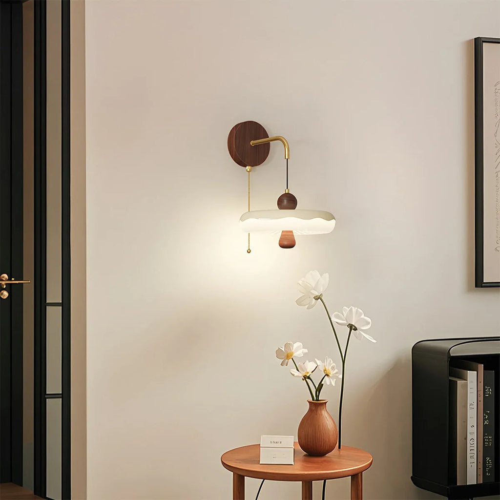 Lampada da Parete Zelani – Tessuto – Crema – Mensola in Legno Integrata – Design Scandinavo per Interni