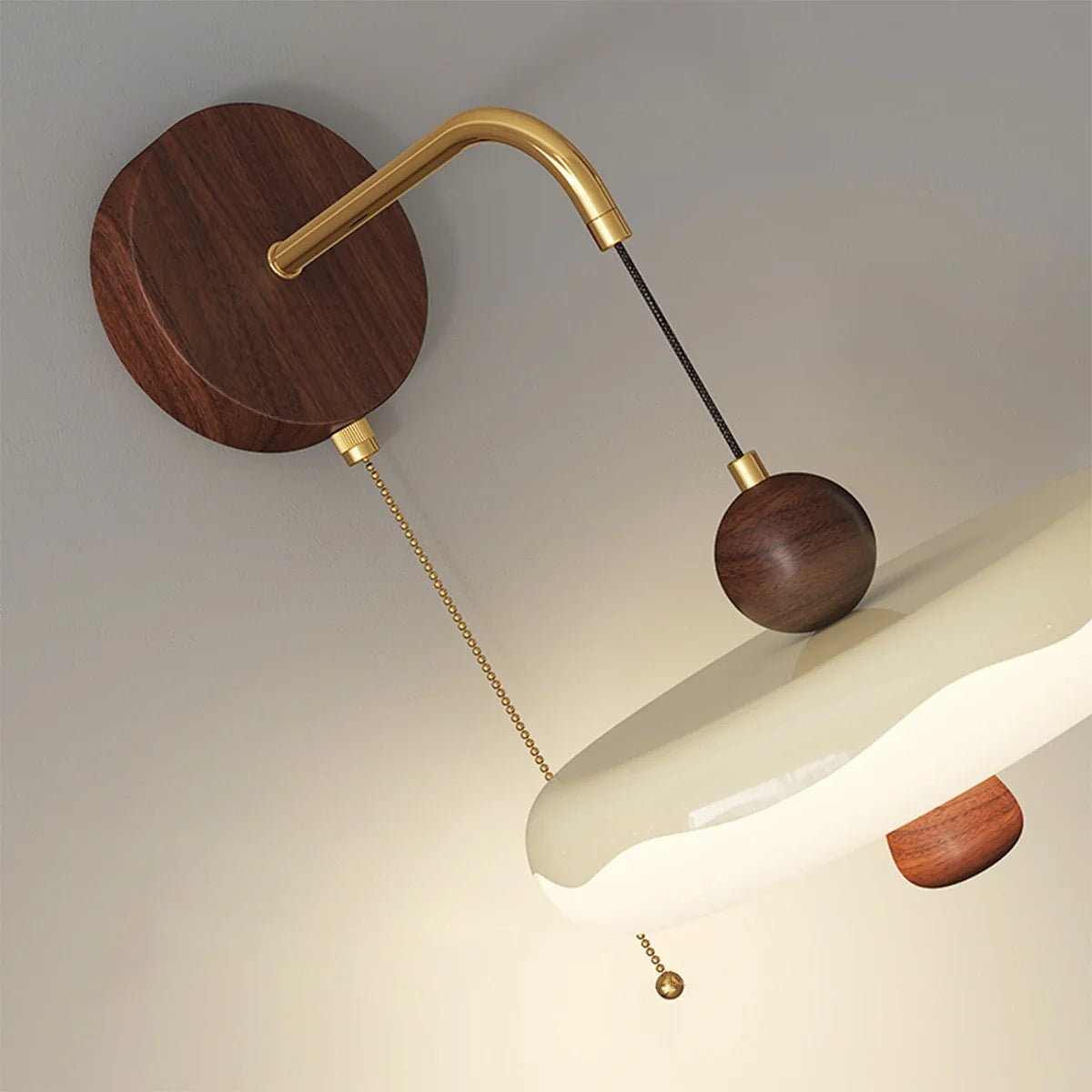 Lampada da Parete Zelani – Tessuto – Crema – Mensola in Legno Integrata – Design Scandinavo per Interni