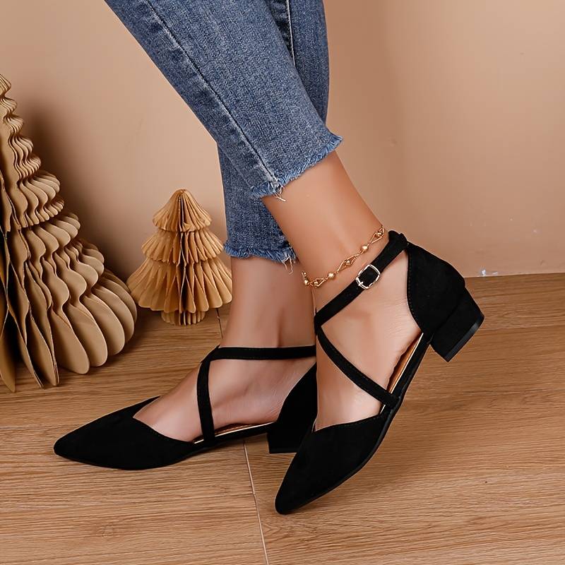 Scarpe Flat alla Moda in una Versione Monocromatica per Donne