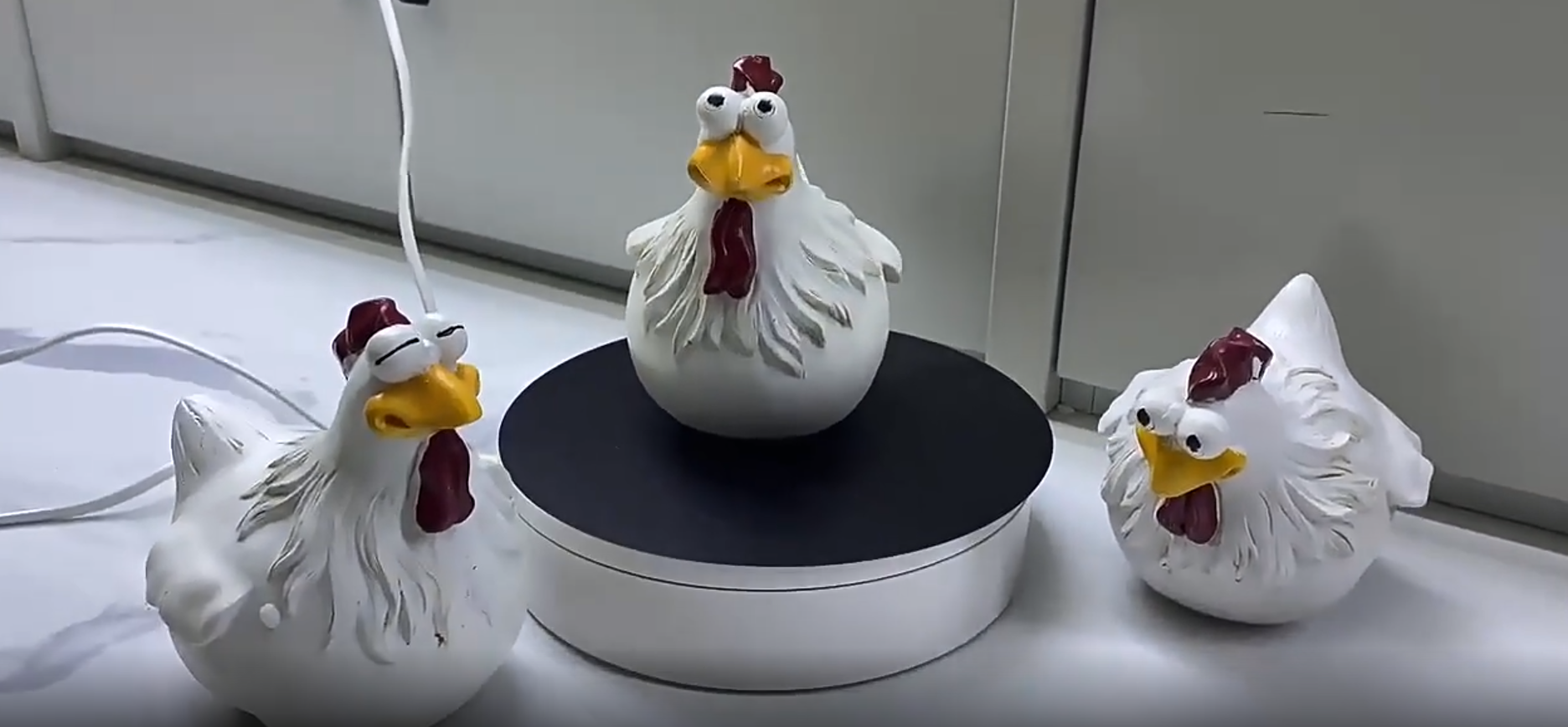 1+1 GRATIS | ChickenDeko - Statue di Galline con Grandi Occhi per il Giardino