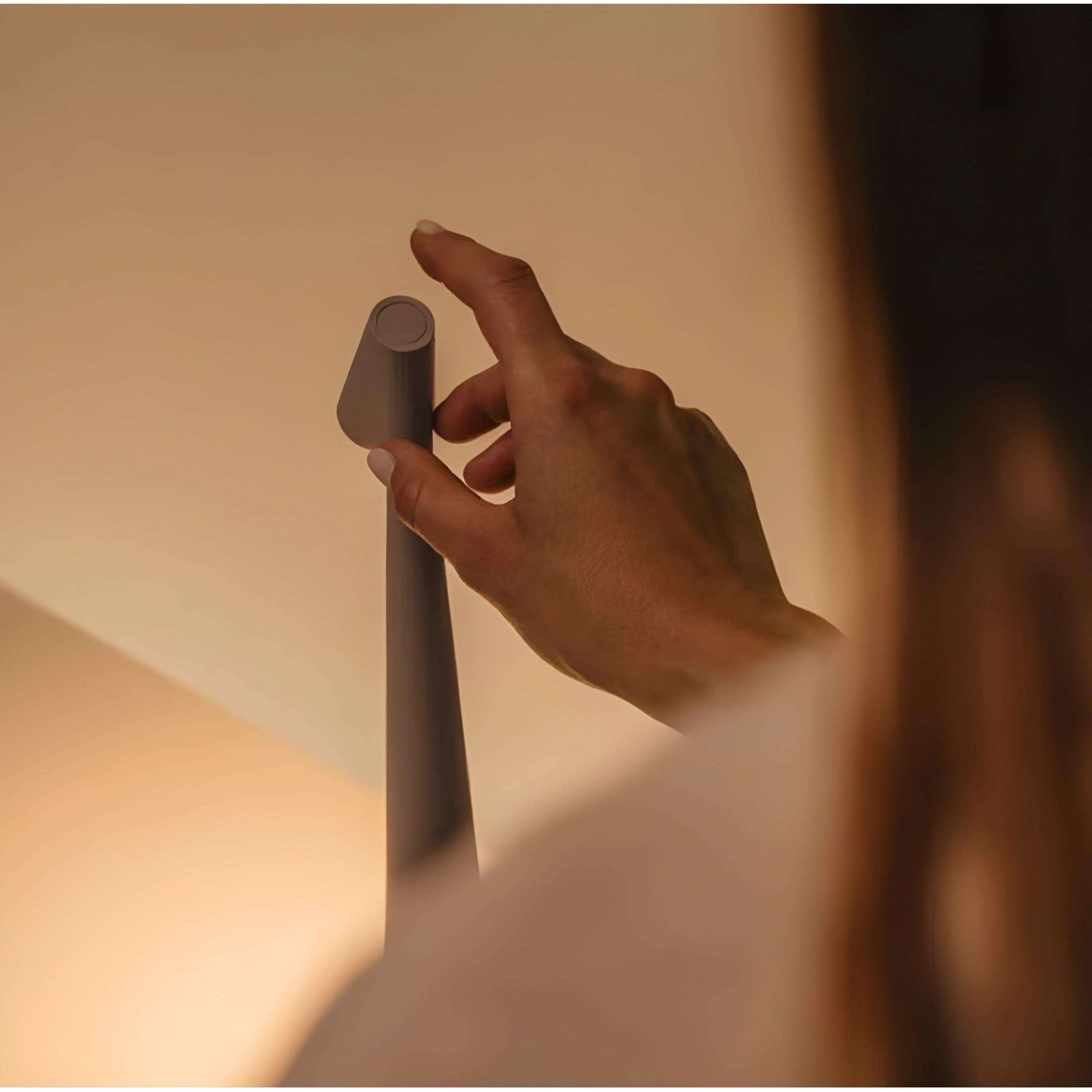 Brehn | Lampada da Tavolo LED Nordica Minimalista Senza Fili