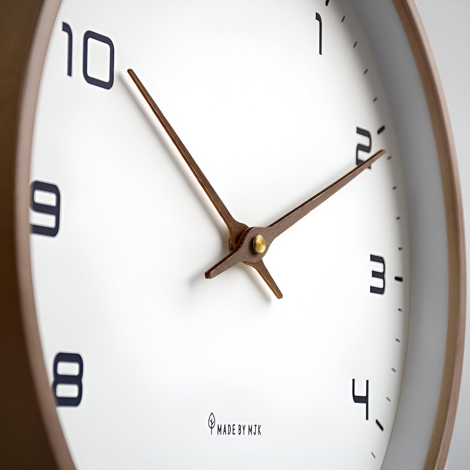Orologio da parete in legno | Orologio moderno per soggiorno | Orologio da parete in design nordico | NordOrologio
